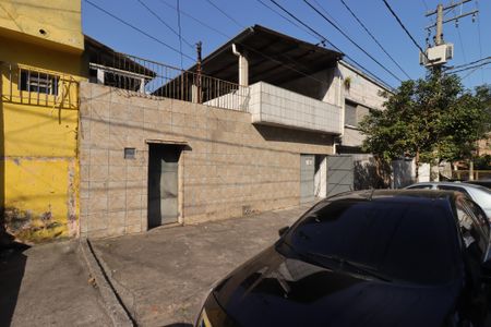 Casa à venda com 220m², 2 quartos e 4 vagasFachada