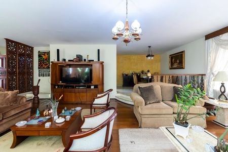 Casa à venda com 450m², 5 quartos e 6 vagas Casa à venda com 450m², 5 quartos e 6 vagasSala de Estar