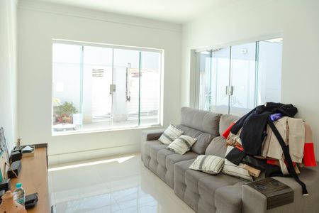 Sala 1 de casa para alugar com 5 quartos, 289m² em Jardim Munhoz, Guarulhos