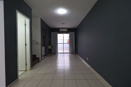 Sala de casa de condomínio para alugar com 3 quartos, 100m² em Vila do Golf, Ribeirão Preto