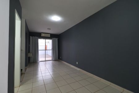 Casa de condomínio para alugar com 100m², 3 quartos e 3 vagasSala