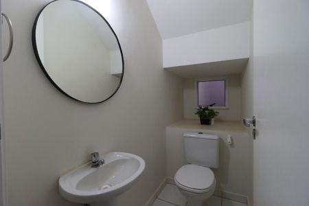 Casa de condomínio para alugar com 100m², 3 quartos e 3 vagas Casa de condomínio para alugar com 100m², 3 quartos e 3 vagasLavabo