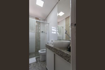 Apartamento à venda com 77m², 2 quartos e 1 vagaBanheiro Social