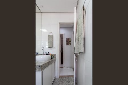 Apartamento à venda com 77m², 2 quartos e 1 vagaBanheiro Social