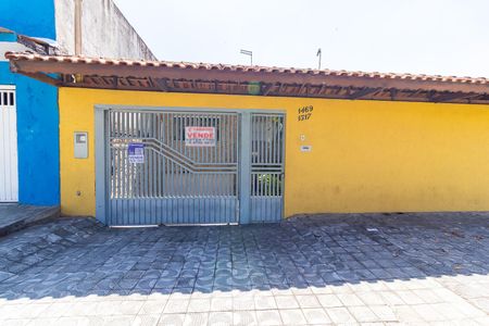 Casa à venda com 250m², 3 quartos e 3 vagas Casa à venda com 250m², 3 quartos e 3 vagasFachada