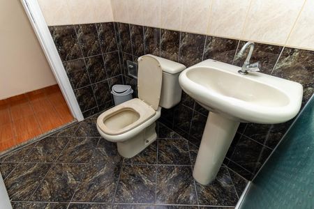 Casa à venda com 250m², 3 quartos e 3 vagas Casa à venda com 250m², 3 quartos e 3 vagasBanheiro 2