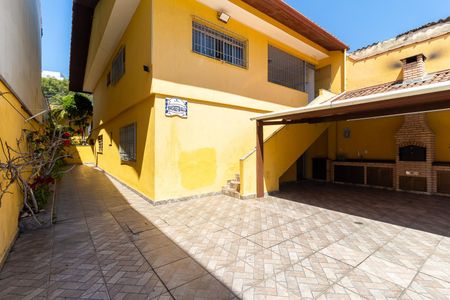 Casa à venda com 250m², 3 quartos e 3 vagas Casa à venda com 250m², 3 quartos e 3 vagasQuintal