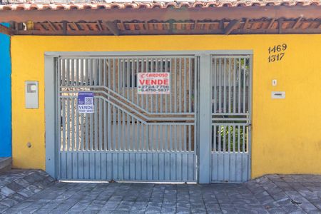 Casa à venda com 250m², 3 quartos e 3 vagas Casa à venda com 250m², 3 quartos e 3 vagasFachada