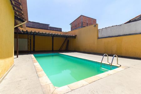Casa à venda com 250m², 3 quartos e 3 vagas Casa à venda com 250m², 3 quartos e 3 vagasPiscina