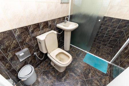 Casa à venda com 250m², 3 quartos e 3 vagas Casa à venda com 250m², 3 quartos e 3 vagasBanheiro 2