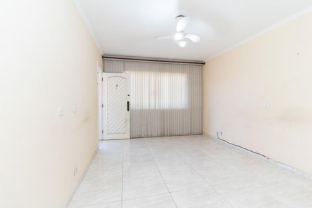 Casa à venda com 250m², 3 quartos e 3 vagas Casa à venda com 250m², 3 quartos e 3 vagasSala