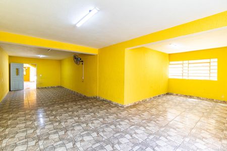 Casa à venda com 250m², 3 quartos e 3 vagas Casa à venda com 250m², 3 quartos e 3 vagasGaragem