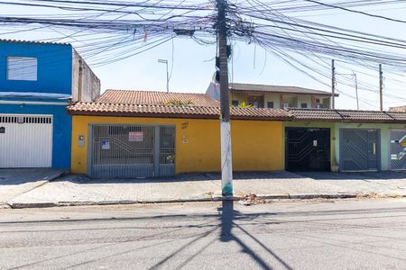 Casa à venda com 250m², 3 quartos e 3 vagas Casa à venda com 250m², 3 quartos e 3 vagasFachada