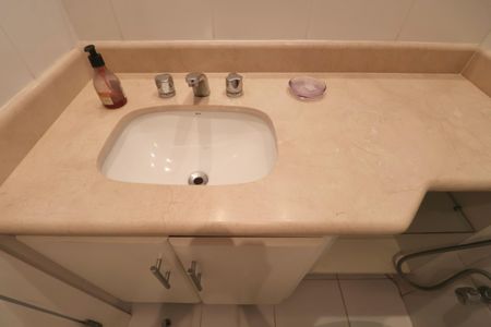 Apartamento para alugar com 230m², 4 quartos e 2 vagas Apartamento para alugar com 230m², 4 quartos e 2 vagasBanheiro Social