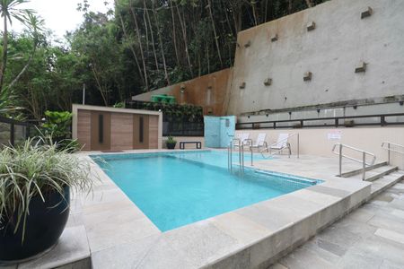 Apartamento para alugar com 230m², 4 quartos e 2 vagas Apartamento para alugar com 230m², 4 quartos e 2 vagasÁrea comum - Piscina