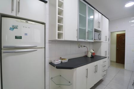 Apartamento para alugar com 230m², 4 quartos e 2 vagas Apartamento para alugar com 230m², 4 quartos e 2 vagasCozinha