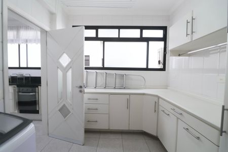Apartamento para alugar com 230m², 4 quartos e 2 vagas Apartamento para alugar com 230m², 4 quartos e 2 vagasÁrea de Serviço