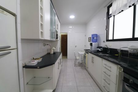 Apartamento para alugar com 230m², 4 quartos e 2 vagas Apartamento para alugar com 230m², 4 quartos e 2 vagasCozinha
