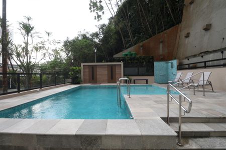 Apartamento para alugar com 230m², 4 quartos e 2 vagas Apartamento para alugar com 230m², 4 quartos e 2 vagasÁrea comum - Piscina