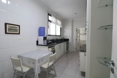 Apartamento para alugar com 230m², 4 quartos e 2 vagas Apartamento para alugar com 230m², 4 quartos e 2 vagasCozinha