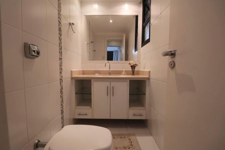Apartamento para alugar com 230m², 4 quartos e 2 vagas Apartamento para alugar com 230m², 4 quartos e 2 vagasLavabo