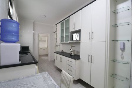 Apartamento para alugar com 230m², 4 quartos e 2 vagas Apartamento para alugar com 230m², 4 quartos e 2 vagasCozinha