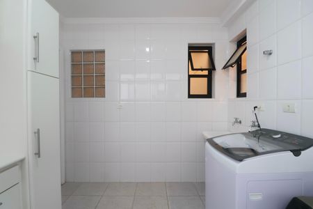 Apartamento para alugar com 230m², 4 quartos e 2 vagas Apartamento para alugar com 230m², 4 quartos e 2 vagasÁrea de Serviço