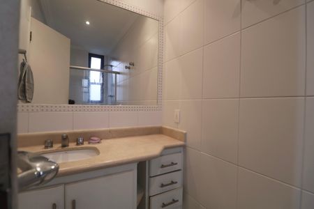 Apartamento para alugar com 230m², 4 quartos e 2 vagas Apartamento para alugar com 230m², 4 quartos e 2 vagasBanheiro Suíte