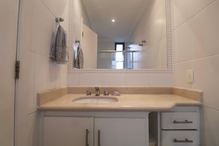 Apartamento para alugar com 230m², 4 quartos e 2 vagas Apartamento para alugar com 230m², 4 quartos e 2 vagasBanheiro Suíte