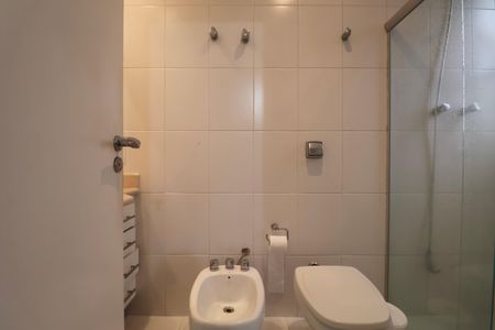 Apartamento para alugar com 230m², 4 quartos e 2 vagas Apartamento para alugar com 230m², 4 quartos e 2 vagasBanheiro Suíte