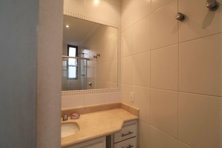 Apartamento para alugar com 230m², 4 quartos e 2 vagas Apartamento para alugar com 230m², 4 quartos e 2 vagasBanheiro Suíte