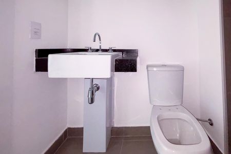 Banheiro de kitnet/studio à venda com 1 quarto, 26m² em Cerqueira César, São Paulo