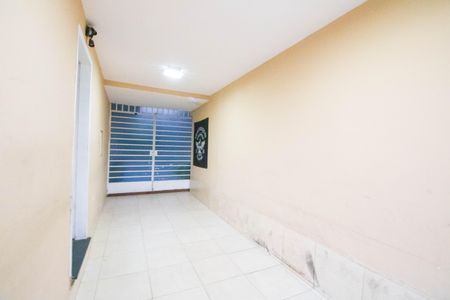 Casa à venda com 140m², 3 quartos e 3 vagas Casa à venda com 140m², 3 quartos e 3 vagasVaranda