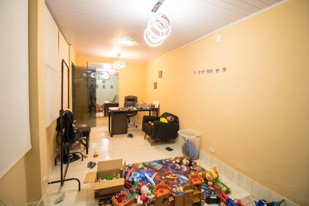 Casa à venda com 140m², 3 quartos e 3 vagas Casa à venda com 140m², 3 quartos e 3 vagasEscritório