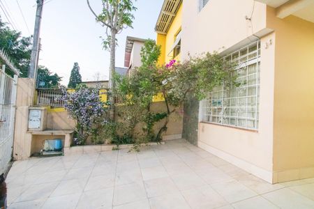 Casa à venda com 140m², 3 quartos e 3 vagas Casa à venda com 140m², 3 quartos e 3 vagasVaranda