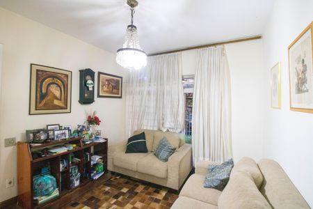 Casa à venda com 140m², 3 quartos e 3 vagas Casa à venda com 140m², 3 quartos e 3 vagasSala