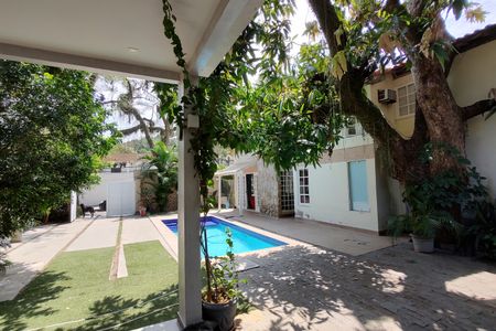 Casa para alugar com 500m², 3 quartos e 4 vagas Casa para alugar com 500m², 3 quartos e 4 vagasÁrea Externa