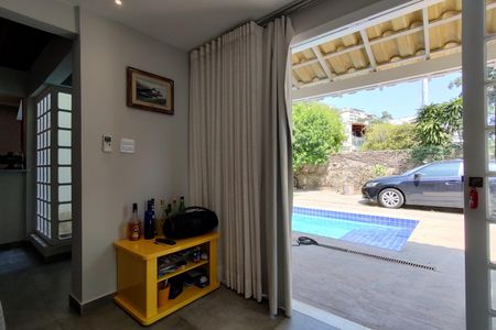 Casa para alugar com 500m², 3 quartos e 4 vagas Casa para alugar com 500m², 3 quartos e 4 vagasSala