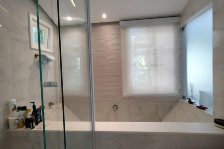 Casa para alugar com 500m², 3 quartos e 4 vagas Casa para alugar com 500m², 3 quartos e 4 vagasBanheiro da Suíte 2