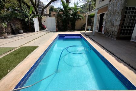 Casa para alugar com 500m², 3 quartos e 4 vagas Casa para alugar com 500m², 3 quartos e 4 vagasÁrea Externa