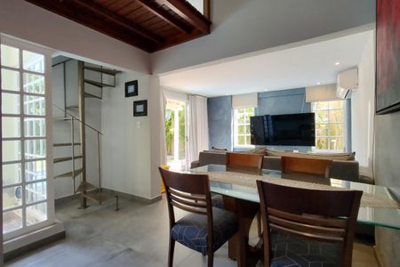 Casa para alugar com 500m², 3 quartos e 4 vagas Casa para alugar com 500m², 3 quartos e 4 vagasSala de Jantar