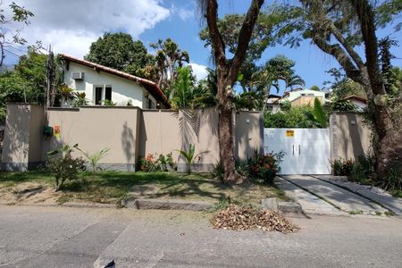 Casa para alugar com 500m², 3 quartos e 4 vagas Casa para alugar com 500m², 3 quartos e 4 vagasFachada