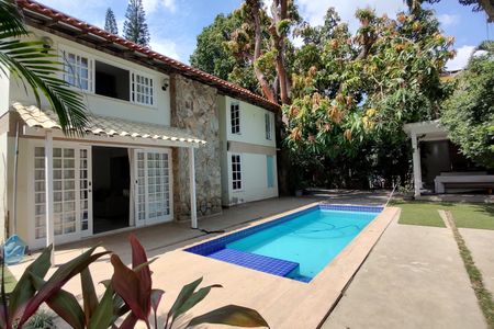 Casa para alugar com 500m², 3 quartos e 4 vagas Casa para alugar com 500m², 3 quartos e 4 vagasÁrea Externa