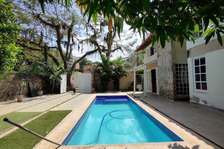 Casa para alugar com 500m², 3 quartos e 4 vagas Casa para alugar com 500m², 3 quartos e 4 vagasÁrea Externa