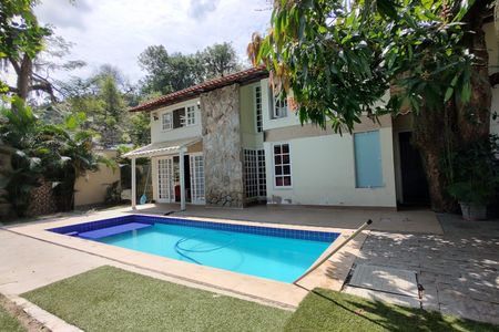 Casa para alugar com 500m², 3 quartos e 4 vagas Casa para alugar com 500m², 3 quartos e 4 vagasÁrea Externa