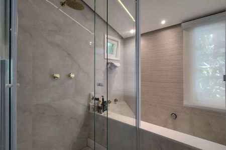 Casa para alugar com 500m², 3 quartos e 4 vagas Casa para alugar com 500m², 3 quartos e 4 vagasBanheiro da Suíte 2