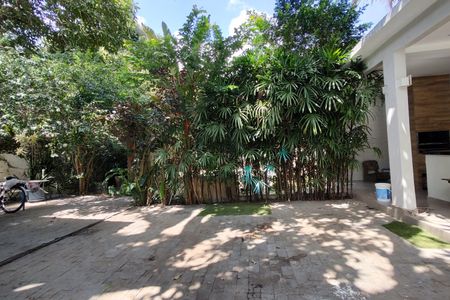 Casa para alugar com 500m², 3 quartos e 4 vagas Casa para alugar com 500m², 3 quartos e 4 vagasQuintal