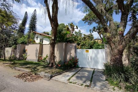 Casa para alugar com 500m², 3 quartos e 4 vagas Casa para alugar com 500m², 3 quartos e 4 vagasFachada