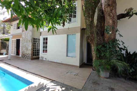 Casa para alugar com 500m², 3 quartos e 4 vagas Casa para alugar com 500m², 3 quartos e 4 vagasÁrea Externa