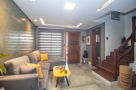 Sala de casa à venda com 3 quartos, 200m² em Espírito Santo, Porto Alegre